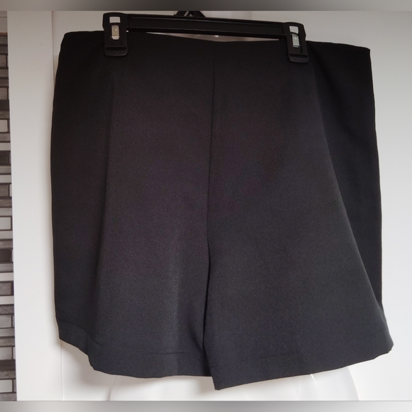 Idem Ditto Pleated Skort Sz-L - Picture 2 of 4